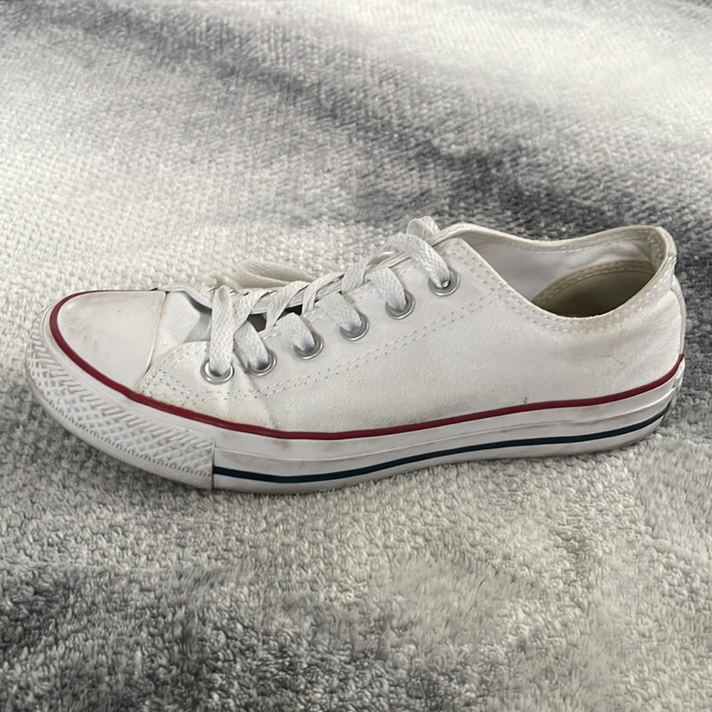 White Converse low tops - Sz 7 - Picture 4 of 5